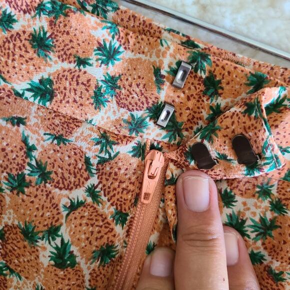 Joie Barnaby Orange Brown Green Pineapple Print Silk Shorts Size 4 - Picture 5 of 12